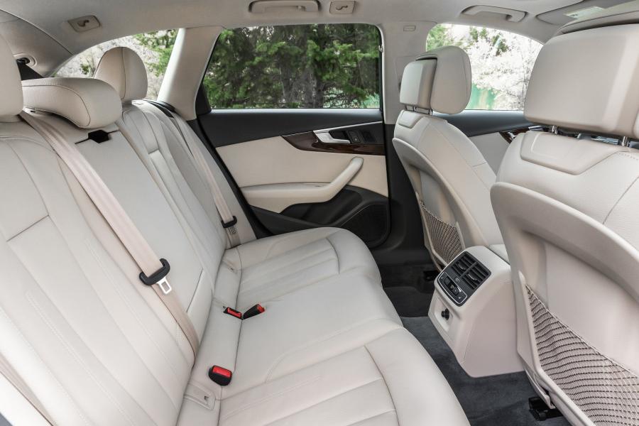 Интерьер Audi A4 Allroad 2.0 TFSI Quattro (B9) 2016 года  (NA) (фото 6 из 18)